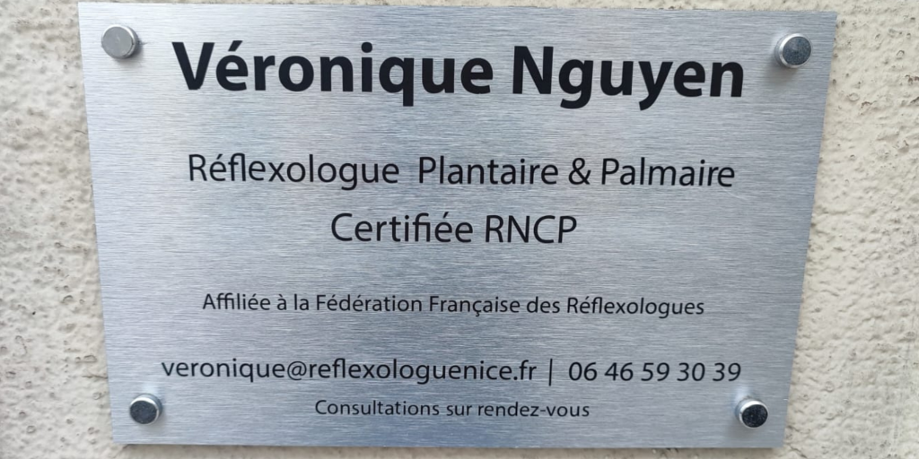 Image d'une plaque professionnelle à Nice Est